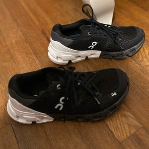 On Cloud Cloudflyer 4 running shoes women’s size 8